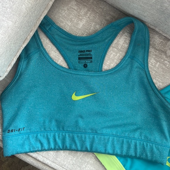 Nike Dri-Fit Sports bra bundle green and blue size Small - Picture 2 of 7